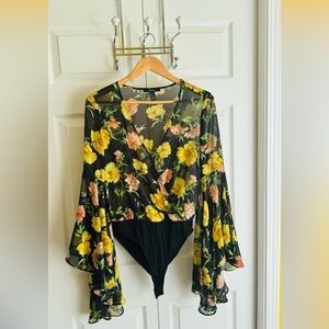 FLORAL BODY SUIT 💛